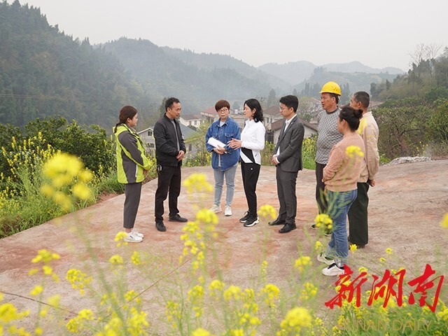 農業(yè)技術服務站入村大有可為——全國人大代表李小紅深入山間地頭宣講全國兩會精神